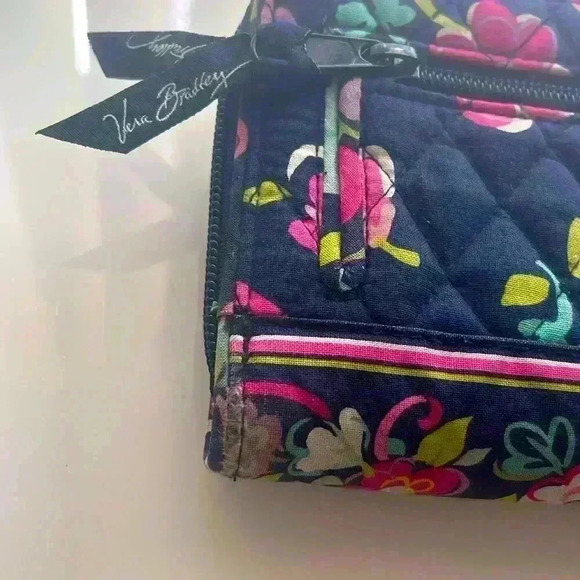 Vera Bradley turn lock front quilted large wallet - Picture 5 of 9
